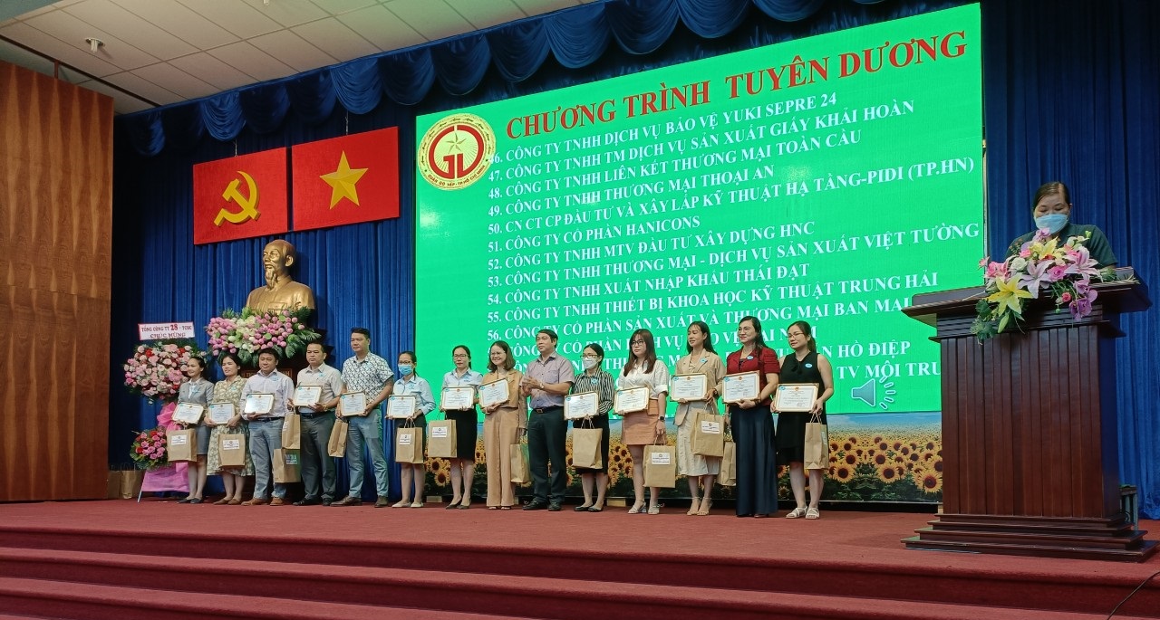 TRUNG HẢI VINH DỰ ĐÓN NHẬN BẰNG KHEN LÀ DOANH NGHIỆP TIÊU BIỂU CỦA QUẬN GÒ VẤP